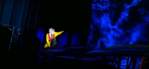 Frå skuleframsyning for elevar ved Førde vgs av Opera Blå