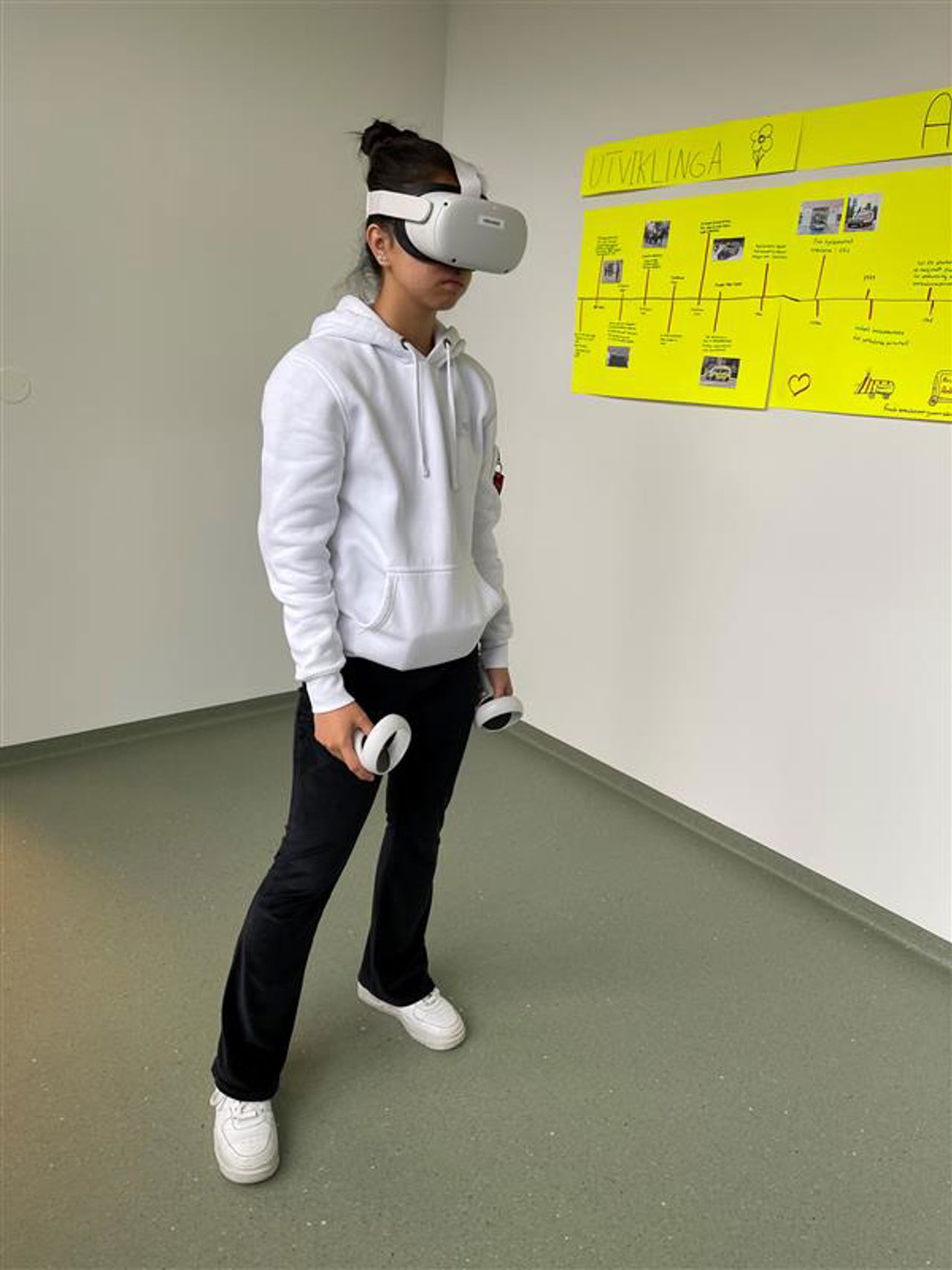 Elev som bruker VR-briller